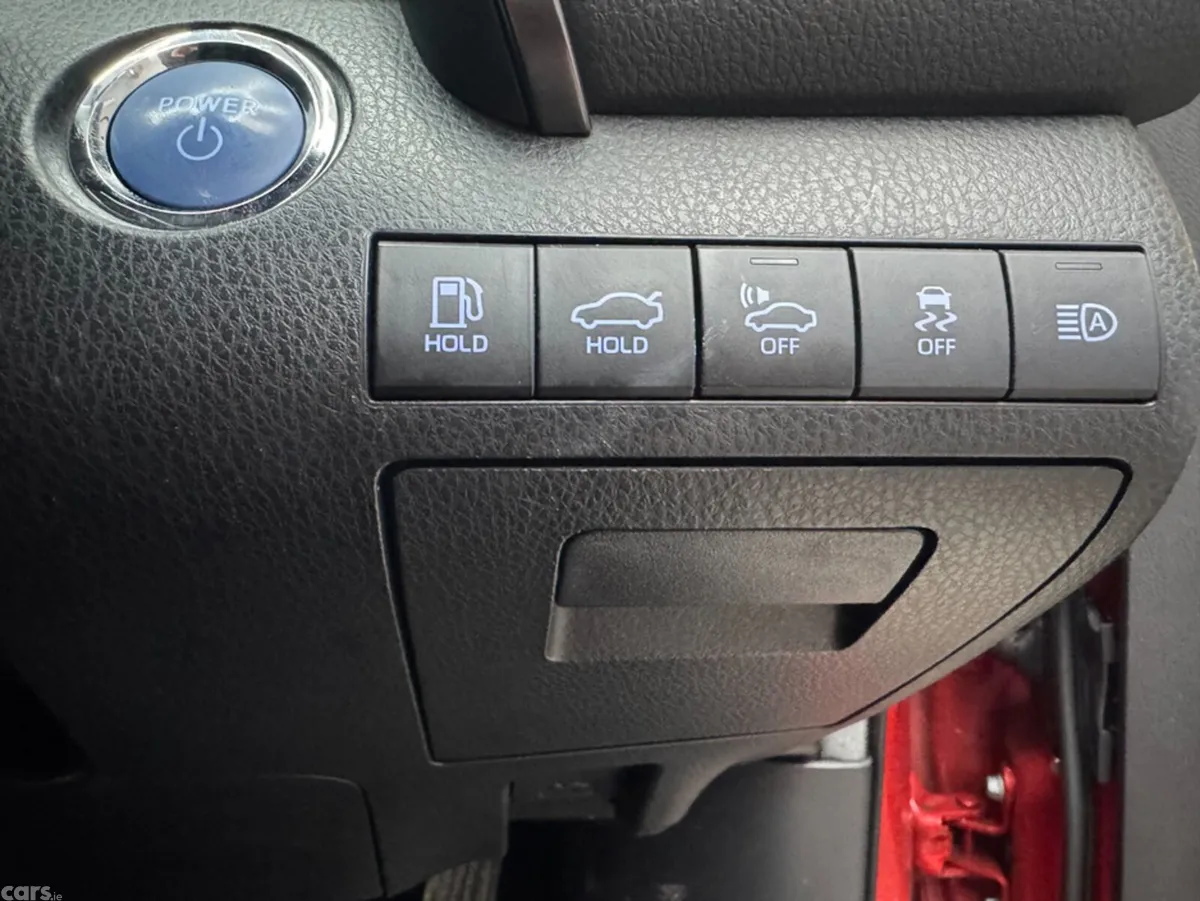 Toyota Camry Saloon, Petrol Hybrid, 2018, Red