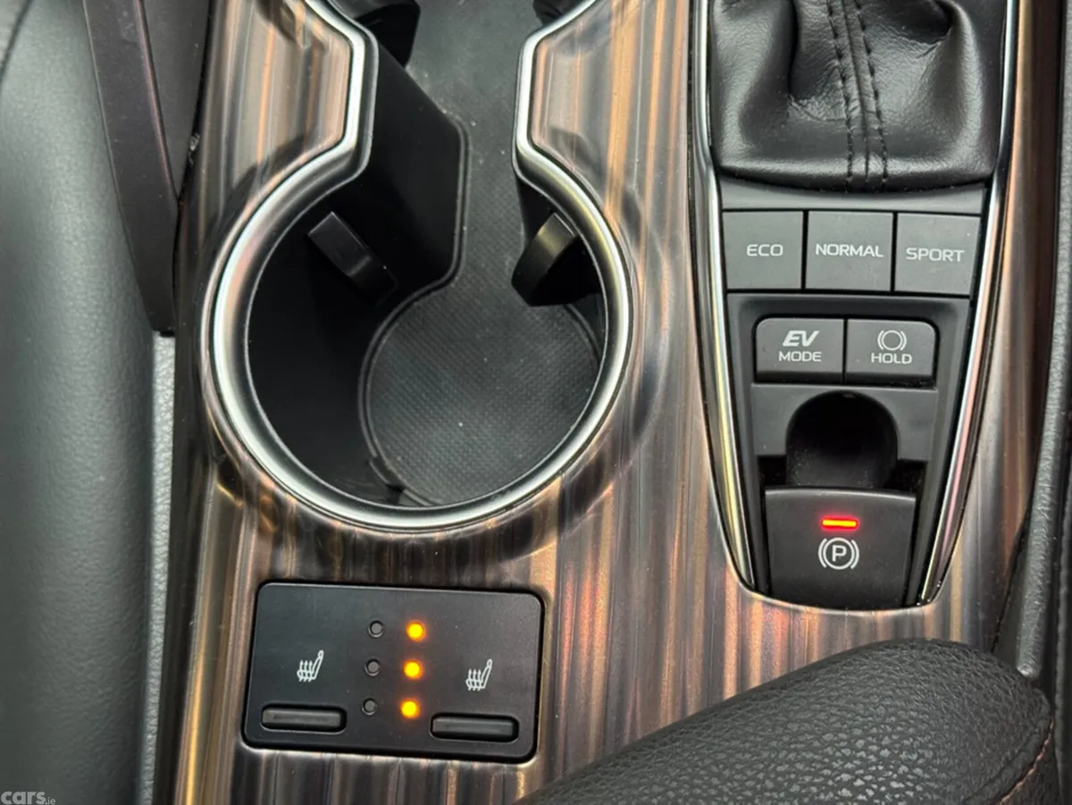 Toyota Camry Saloon, Petrol Hybrid, 2019, Black