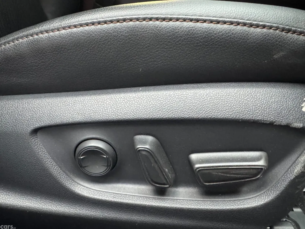 Toyota Camry Saloon, Petrol Hybrid, 2019, Black