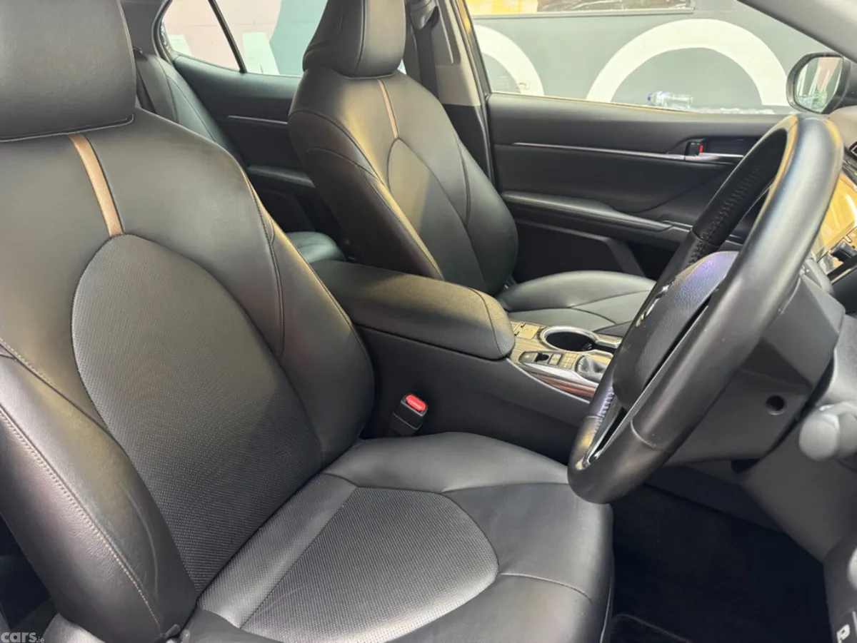 Toyota Camry Saloon, Petrol Hybrid, 2019, Black