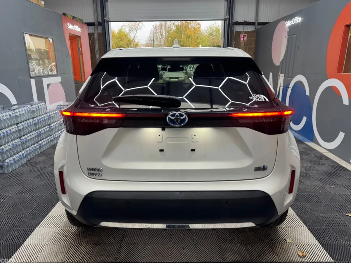 Toyota Yaris Cross SUV, Petrol Hybrid, 2021, White