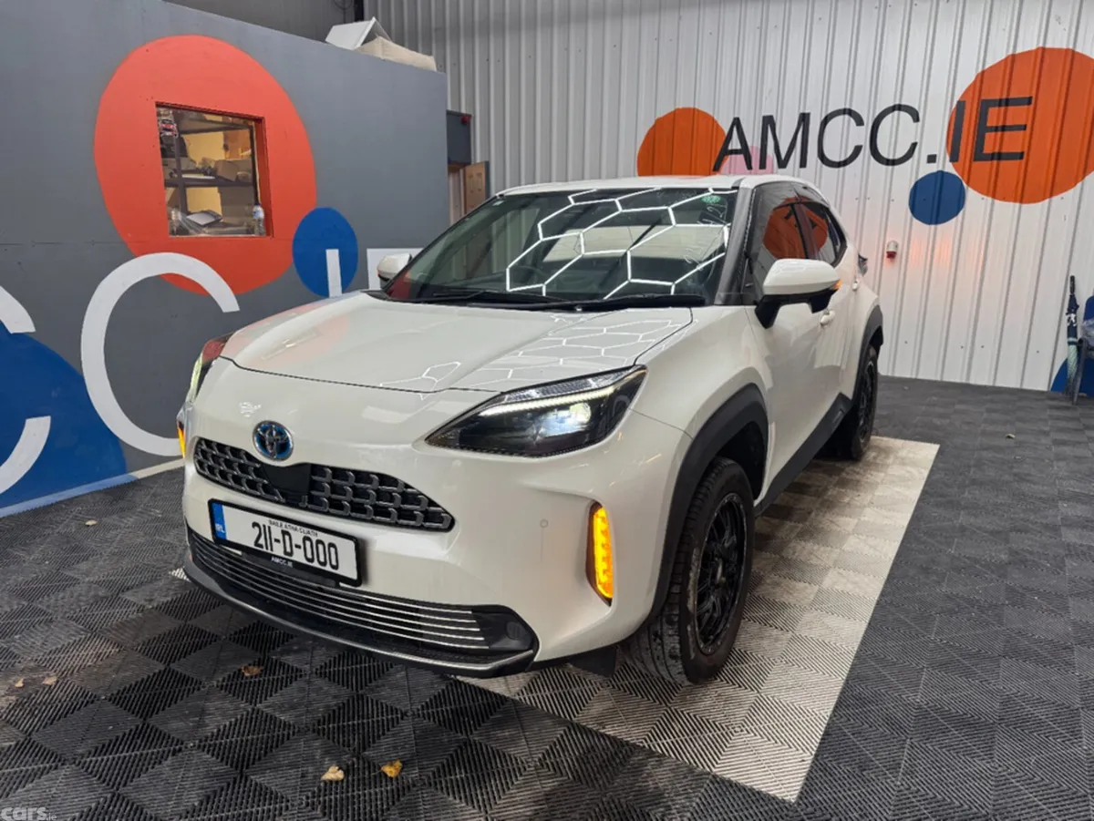 Toyota Yaris Cross SUV, Petrol Hybrid, 2021, White