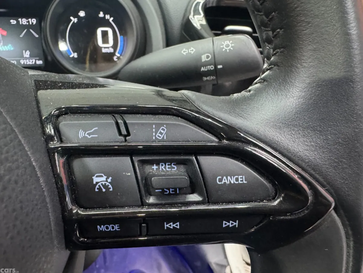 Toyota Yaris Cross SUV, Petrol Hybrid, 2021, White