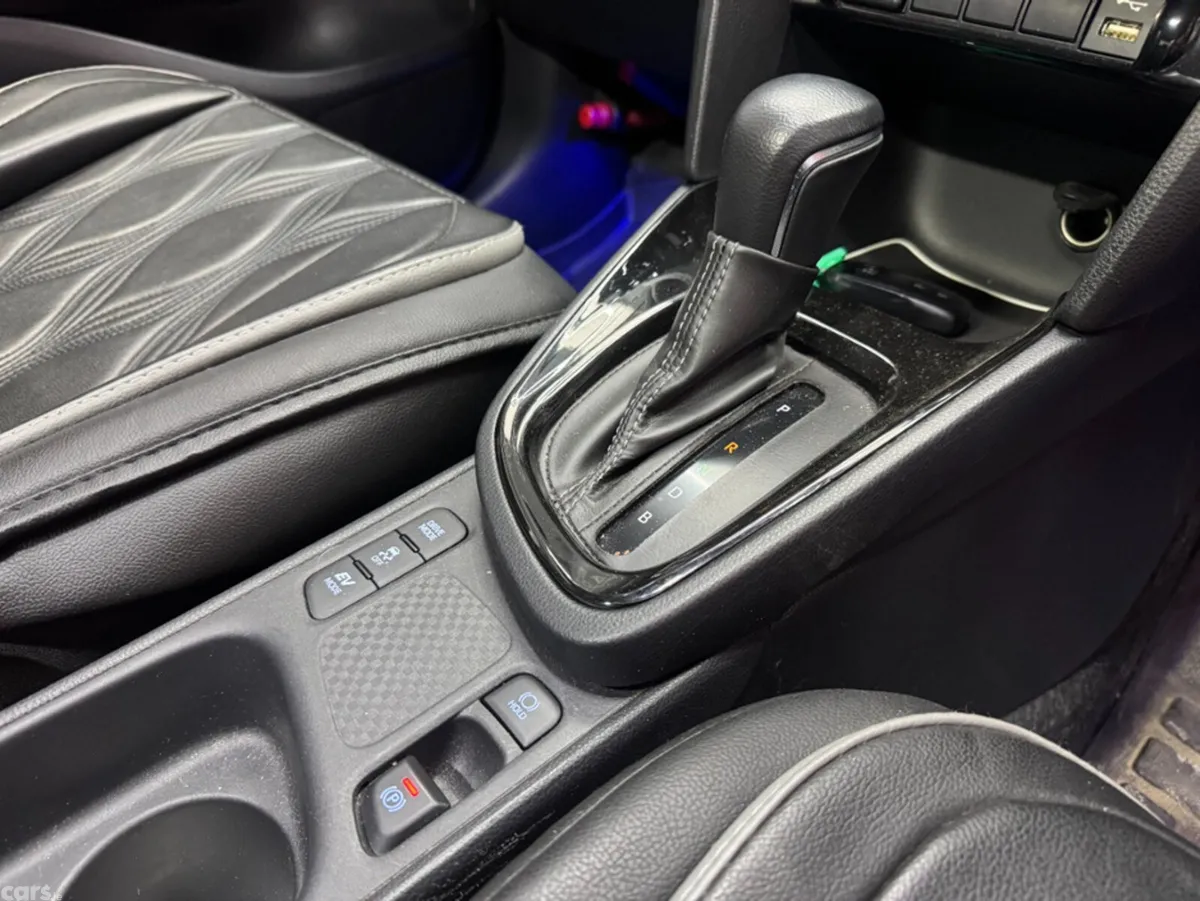 Toyota Yaris Cross SUV, Petrol Hybrid, 2021, White