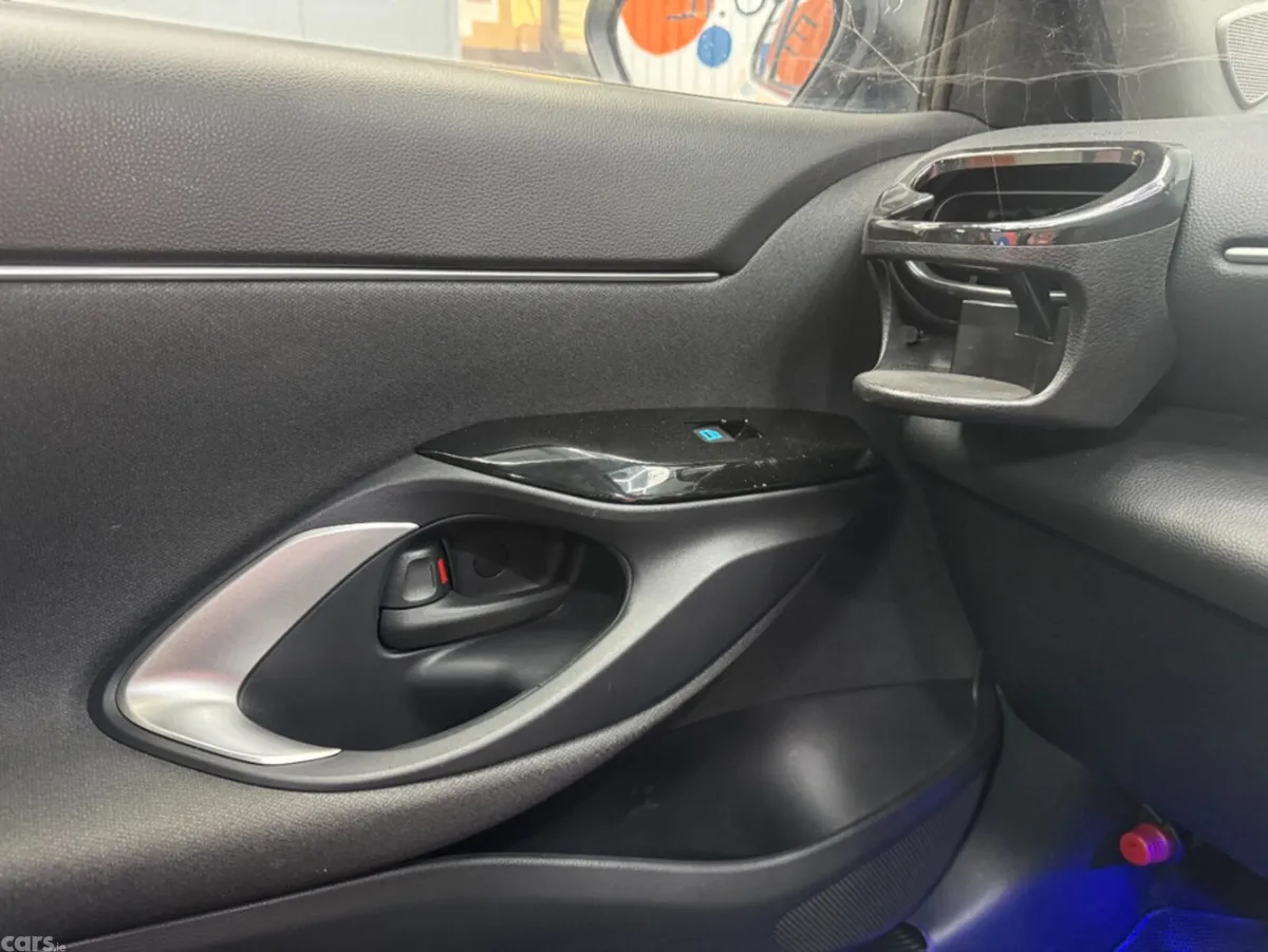 Toyota Yaris Cross SUV, Petrol Hybrid, 2021, White