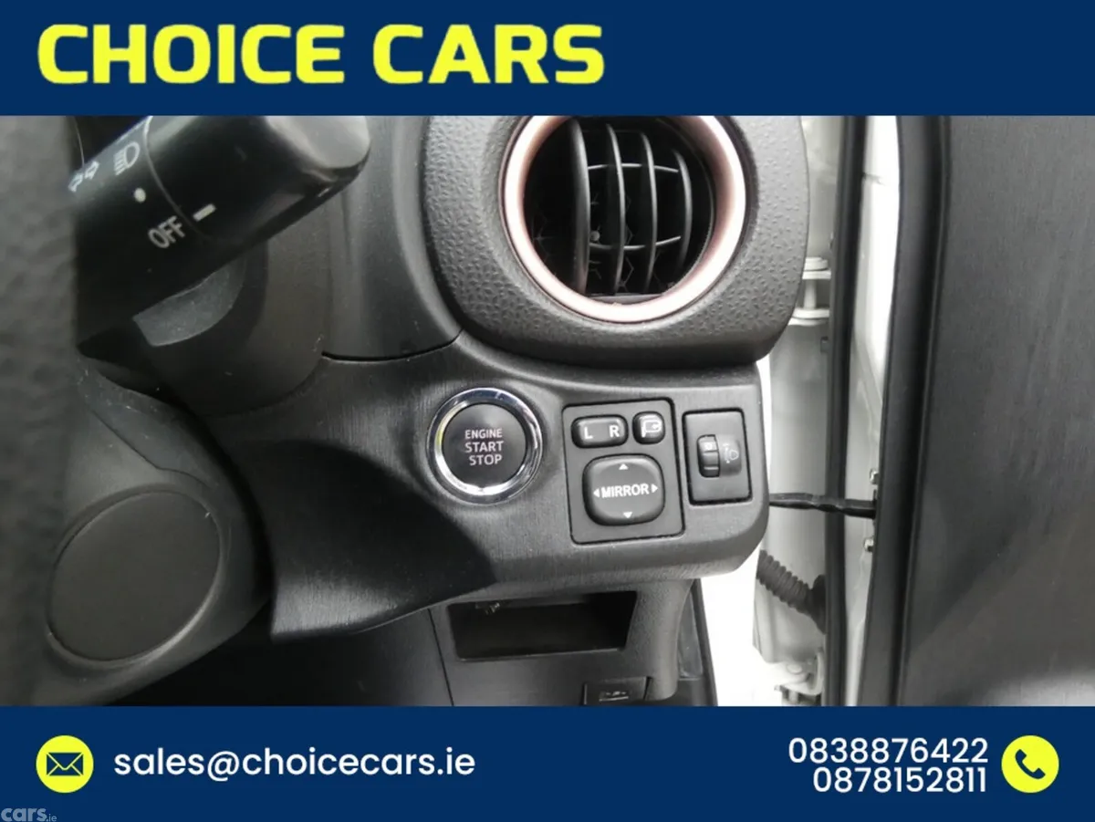 Toyota Yaris Hatchback, Petrol, 2014, White