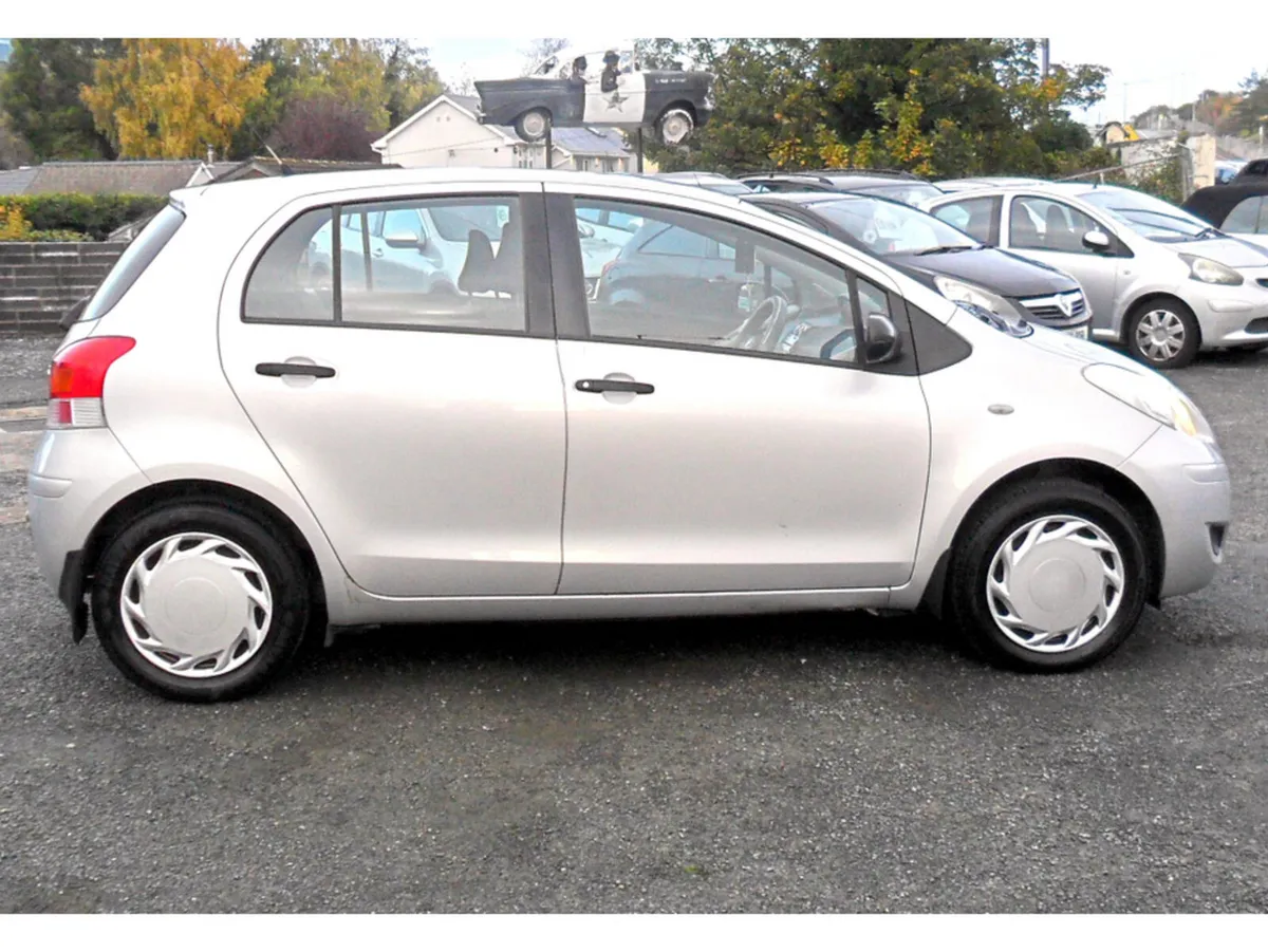 Toyota Yaris Hatchback, Petrol, 2010, Silver