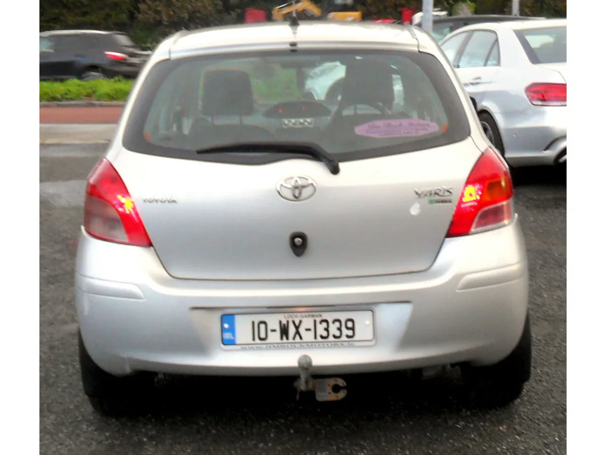 Toyota Yaris Hatchback, Petrol, 2010, Silver