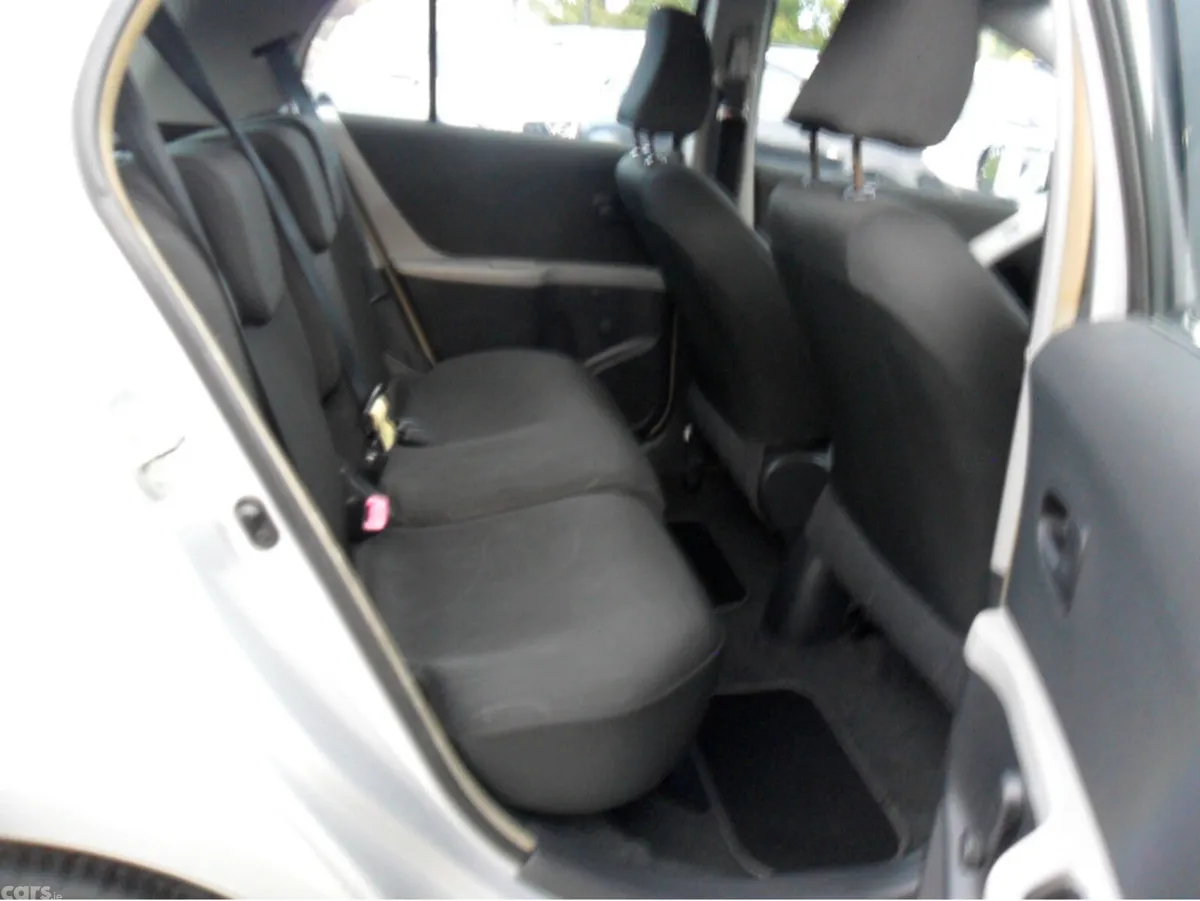 Toyota Yaris Hatchback, Petrol, 2010, Silver