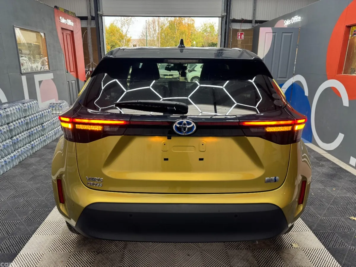 Toyota Yaris Cross SUV, Petrol Hybrid, 2021, Gold