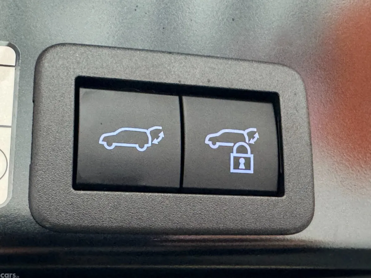 Toyota Yaris Cross SUV, Petrol Hybrid, 2021, Gold