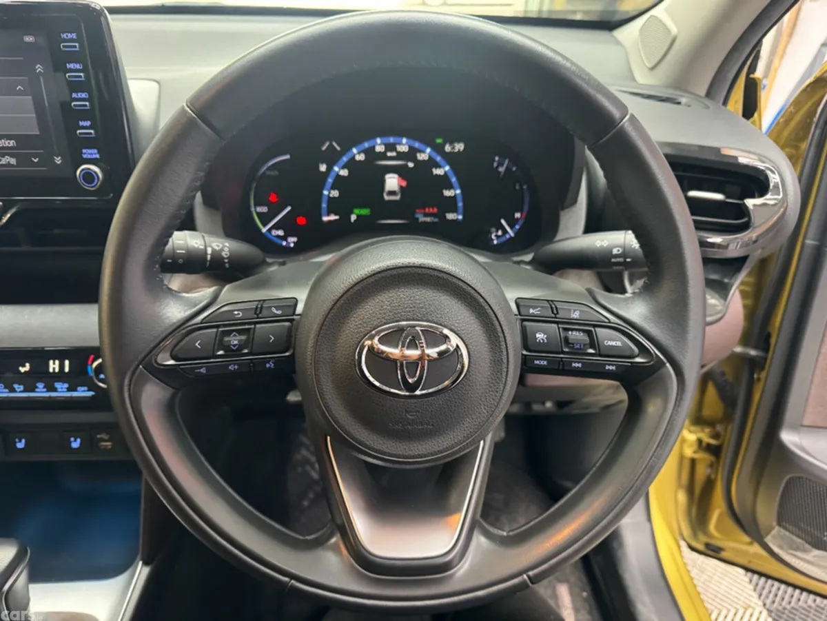 Toyota Yaris Cross SUV, Petrol Hybrid, 2021, Gold