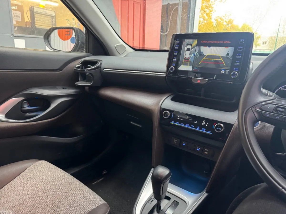Toyota Yaris Cross SUV, Petrol Hybrid, 2021, Gold