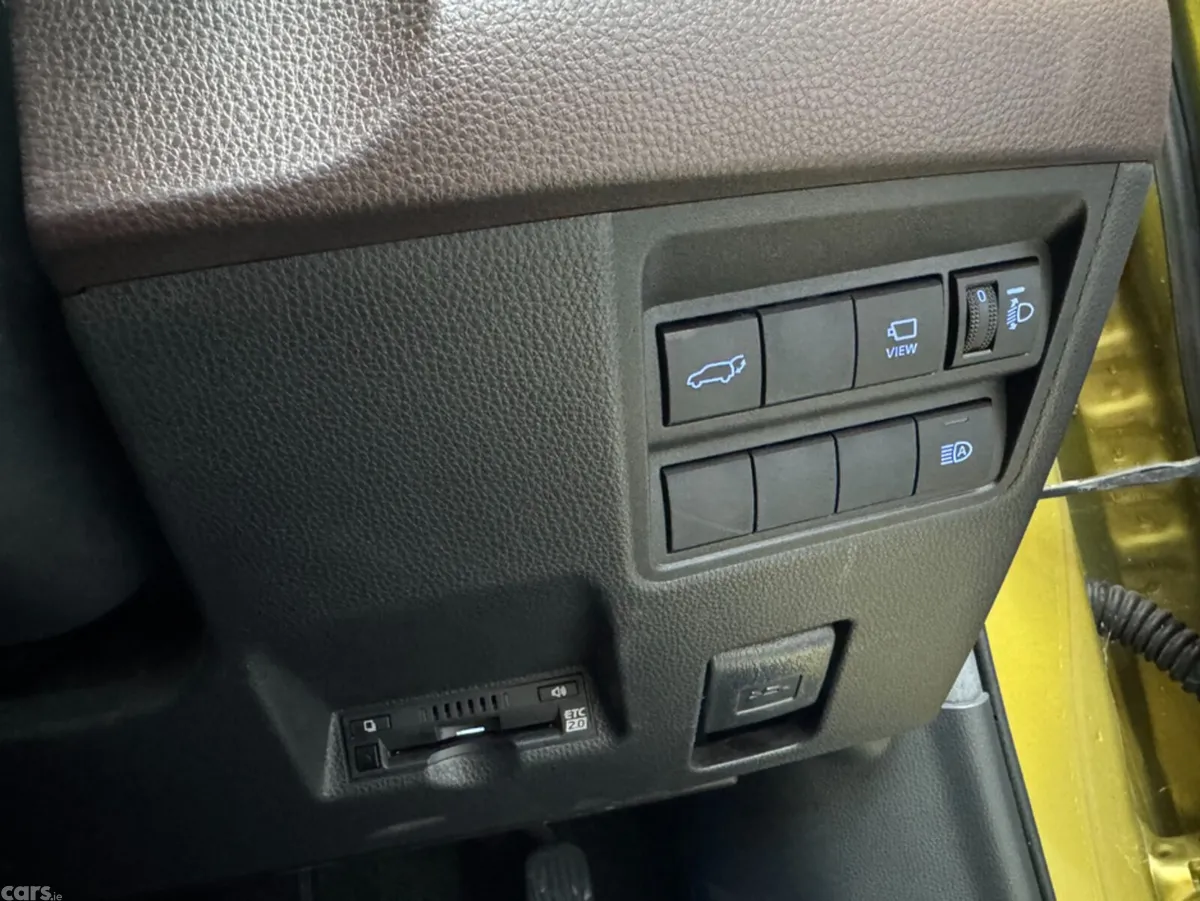Toyota Yaris Cross SUV, Petrol Hybrid, 2021, Gold