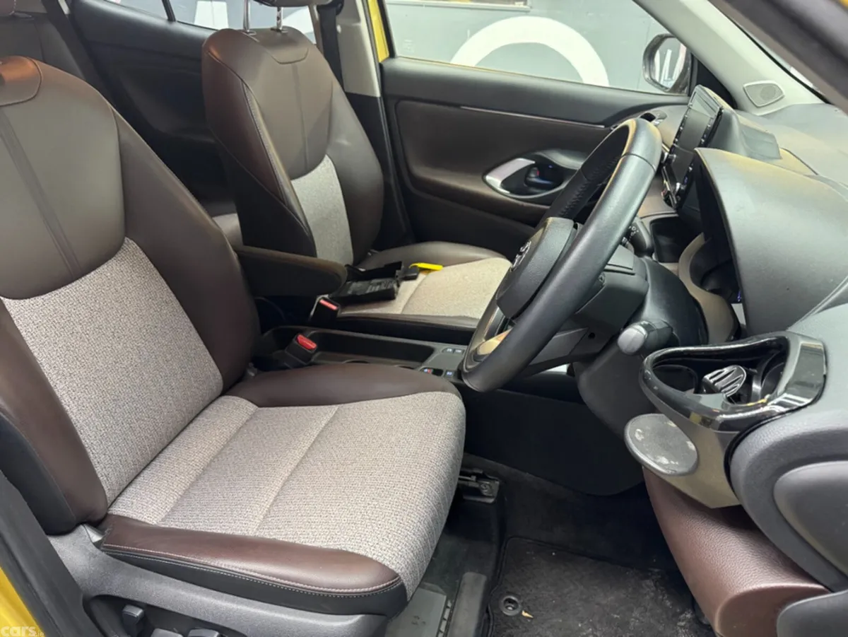 Toyota Yaris Cross SUV, Petrol Hybrid, 2021, Gold