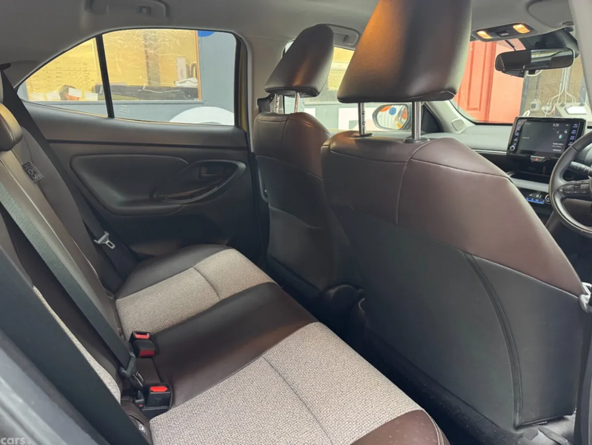 Toyota Yaris Cross SUV, Petrol Hybrid, 2021, Gold