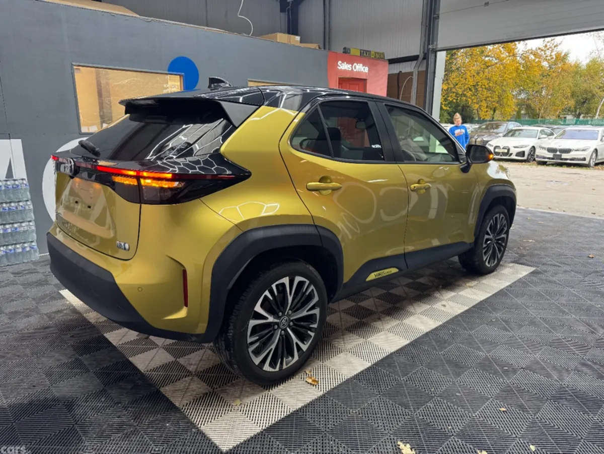 Toyota Yaris Cross SUV, Petrol Hybrid, 2021, Gold
