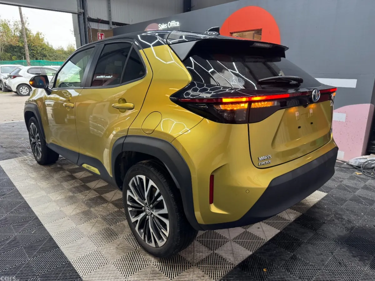 Toyota Yaris Cross SUV, Petrol Hybrid, 2021, Gold