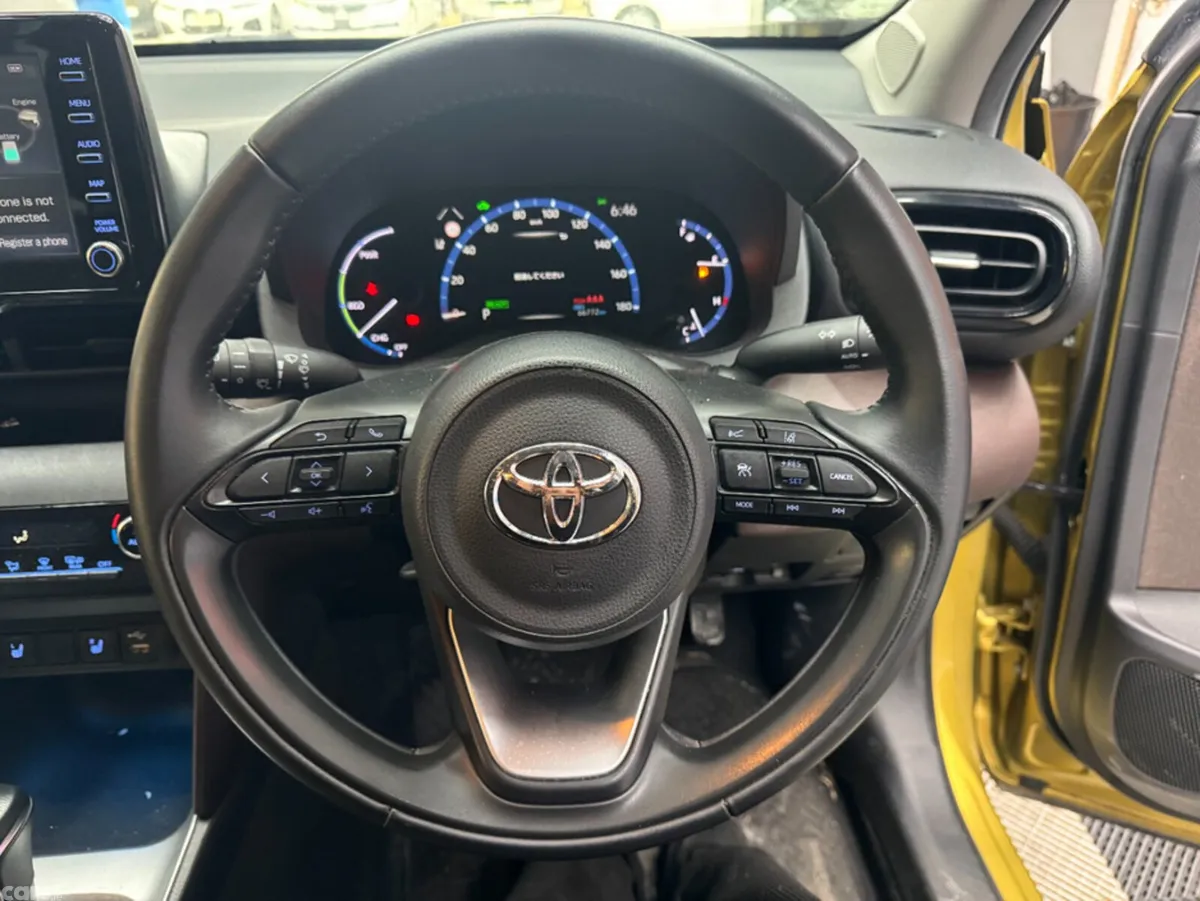 Toyota Yaris Cross SUV, Petrol Hybrid, 2021, Gold