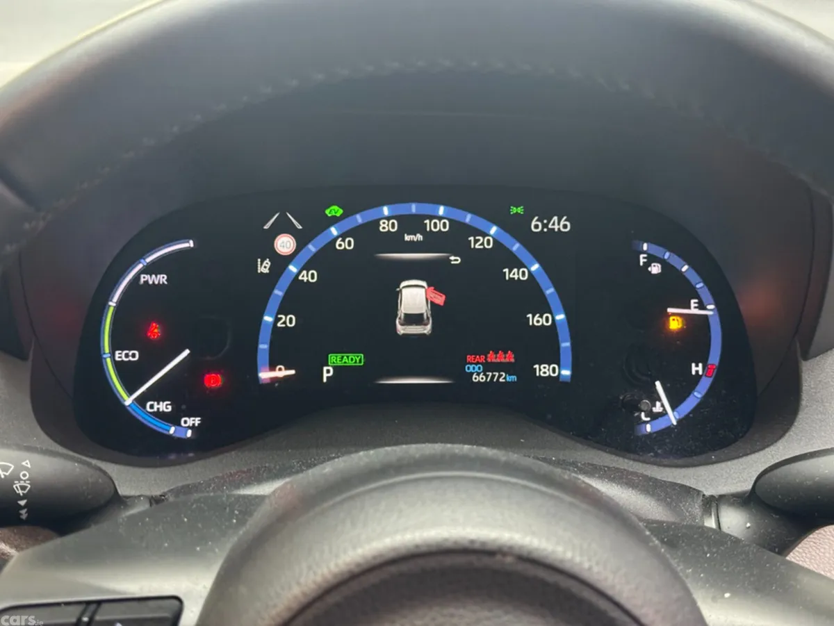 Toyota Yaris Cross SUV, Petrol Hybrid, 2021, Gold