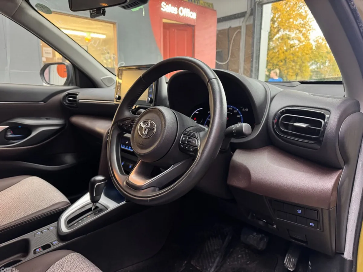 Toyota Yaris Cross SUV, Petrol Hybrid, 2021, Gold