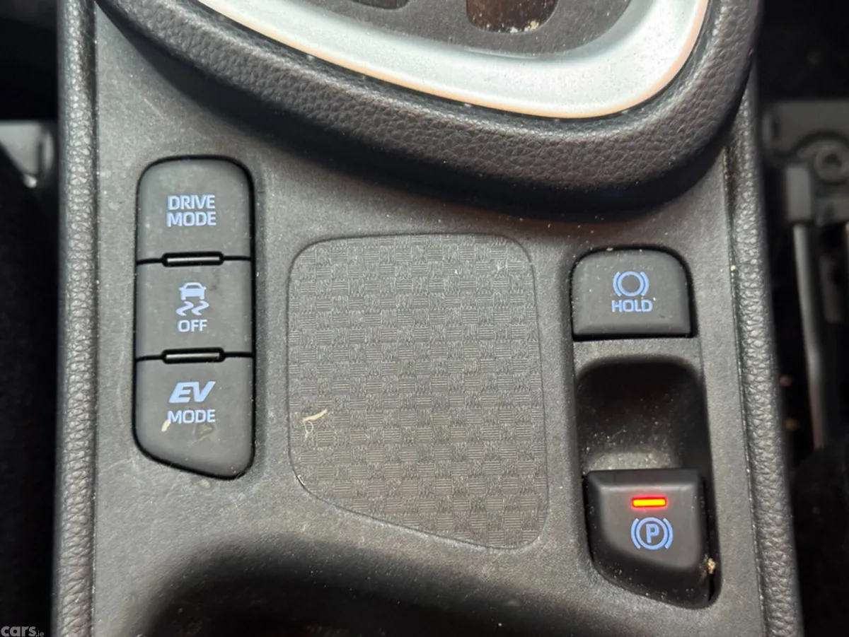 Toyota Yaris Cross SUV, Petrol Hybrid, 2021, Gold