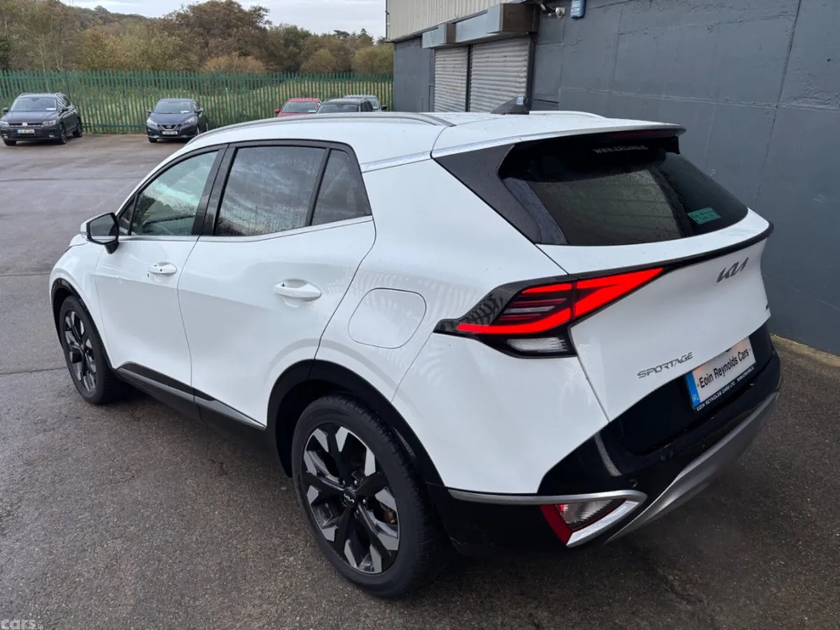 Kia Sportage MPV, Petrol Plug-in Hybrid, 2023, White