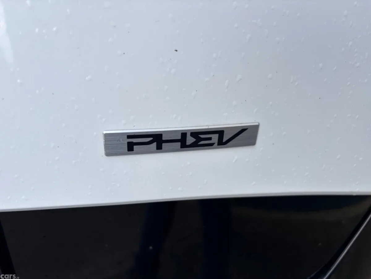 Kia Sportage MPV, Petrol Plug-in Hybrid, 2023, White