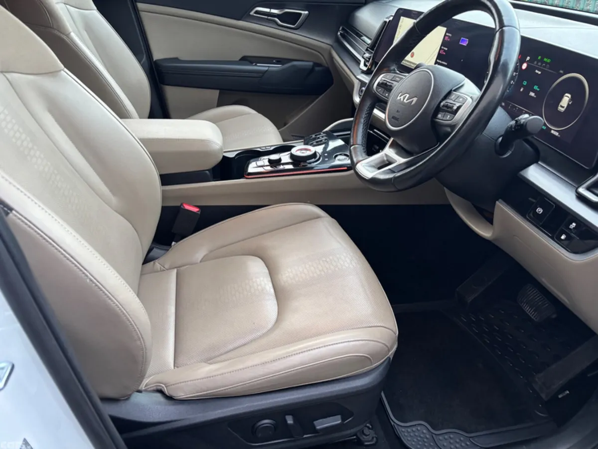 Kia Sportage MPV, Petrol Plug-in Hybrid, 2023, White
