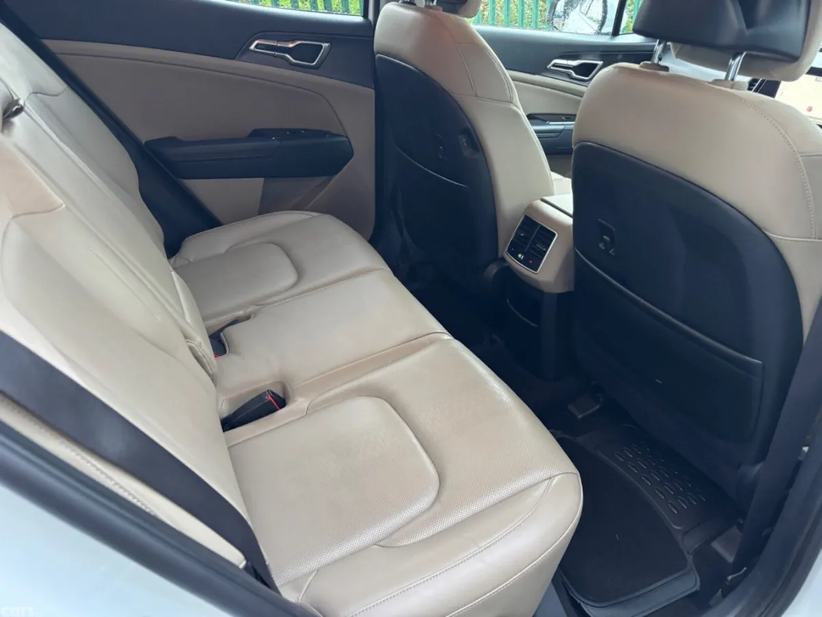 Kia Sportage MPV, Petrol Plug-in Hybrid, 2023, White