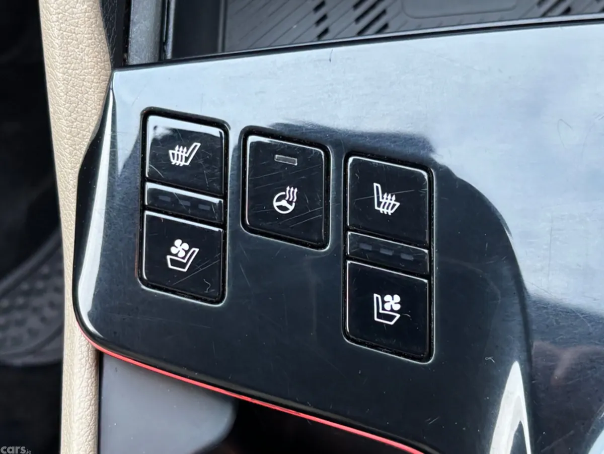 Kia Sportage MPV, Petrol Plug-in Hybrid, 2023, White