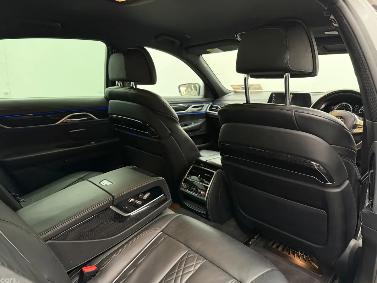 BMW 7-Series Saloon, Diesel, 2019, Silver