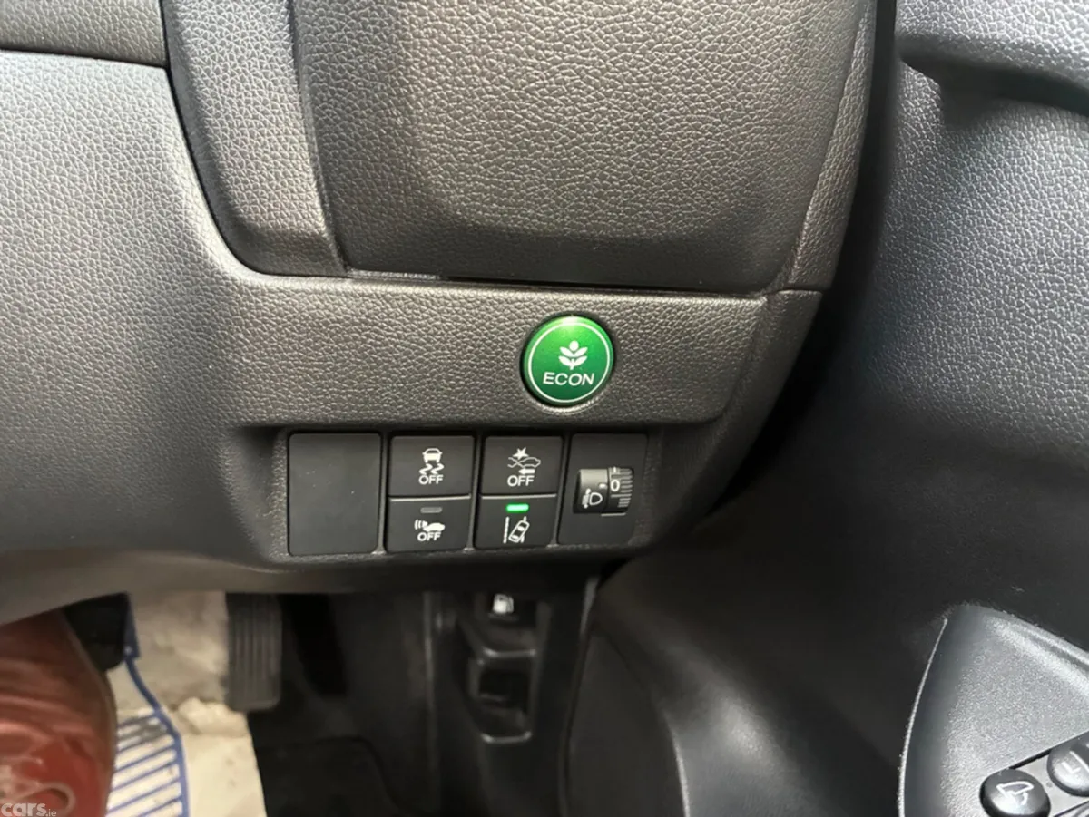 Honda Fit Hatchback, Petrol Hybrid, 2018, White