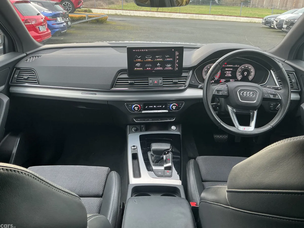 Audi Q5 SUV, Petrol Hybrid, 2023, White