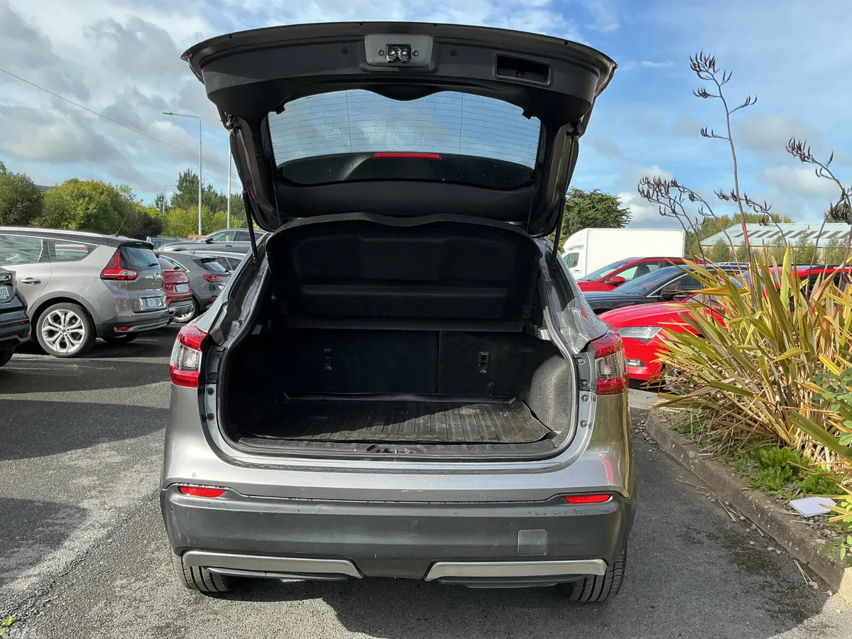 Nissan Qashqai SUV, Diesel, 2019, Grey