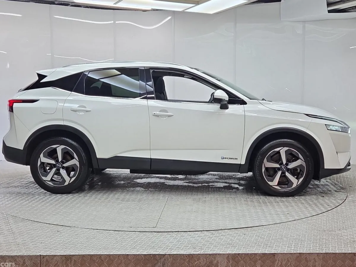Nissan Qashqai MPV, Petrol Hybrid, 2023, White