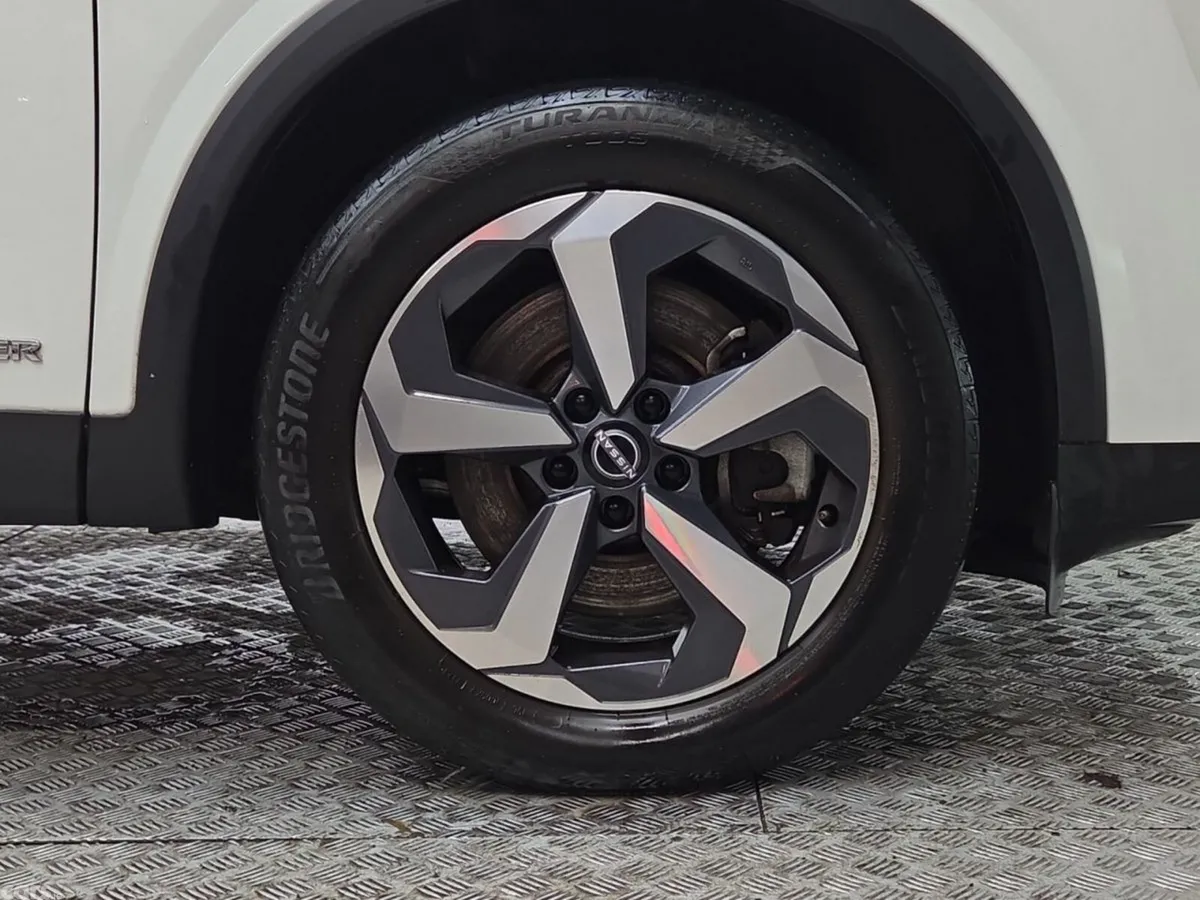 Nissan Qashqai MPV, Petrol Hybrid, 2023, White