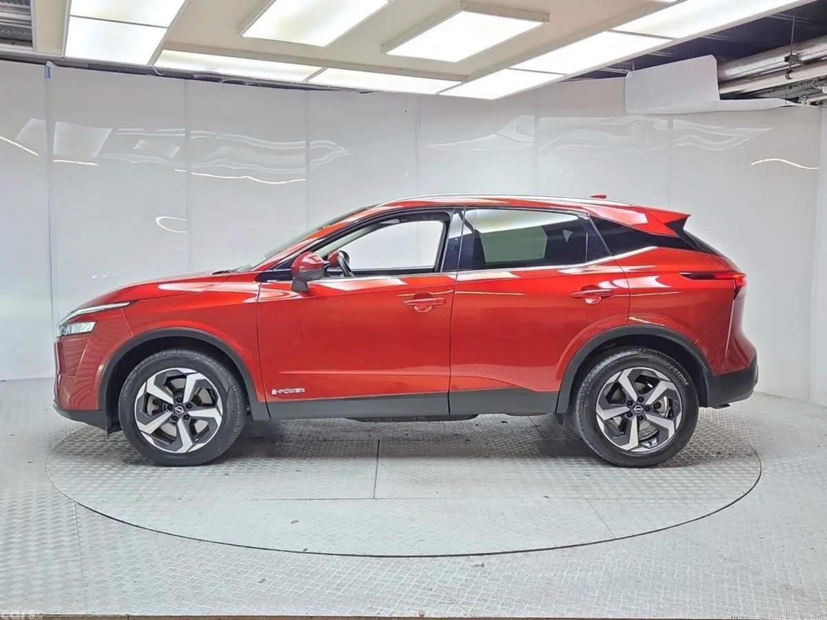 Nissan Qashqai MPV, Petrol, 2023, Red