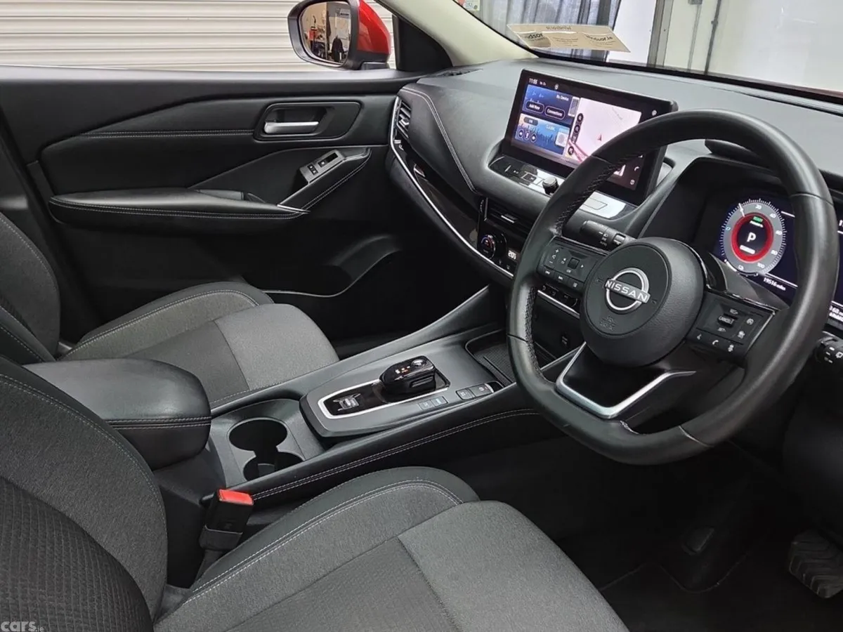 Nissan Qashqai MPV, Petrol, 2023, Red
