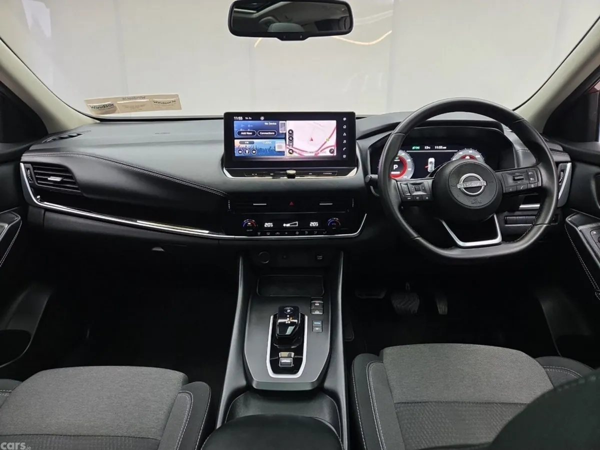 Nissan Qashqai MPV, Petrol, 2023, Red
