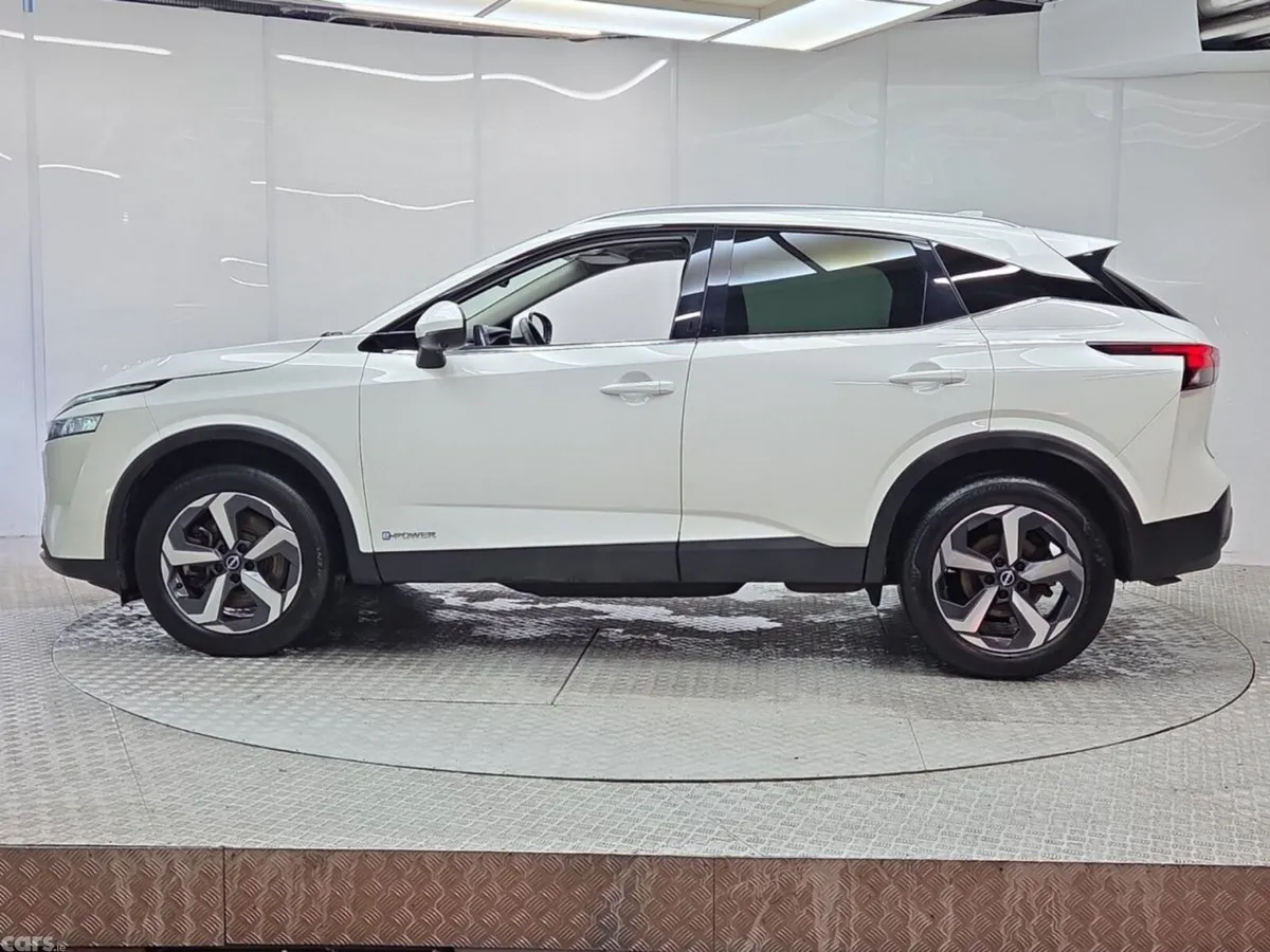 Nissan Qashqai MPV, Petrol Hybrid, 2023, White