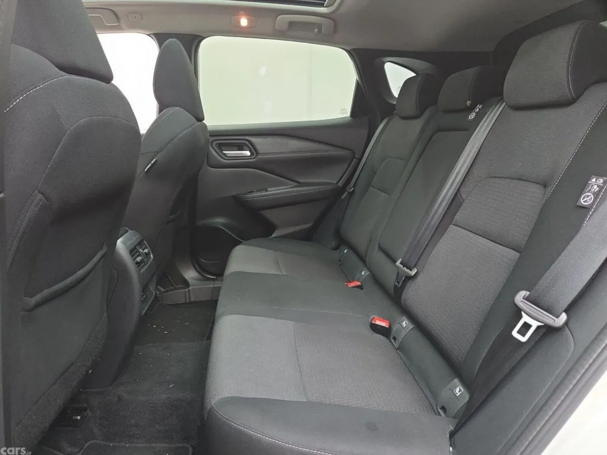 Nissan Qashqai MPV, Petrol Hybrid, 2023, White