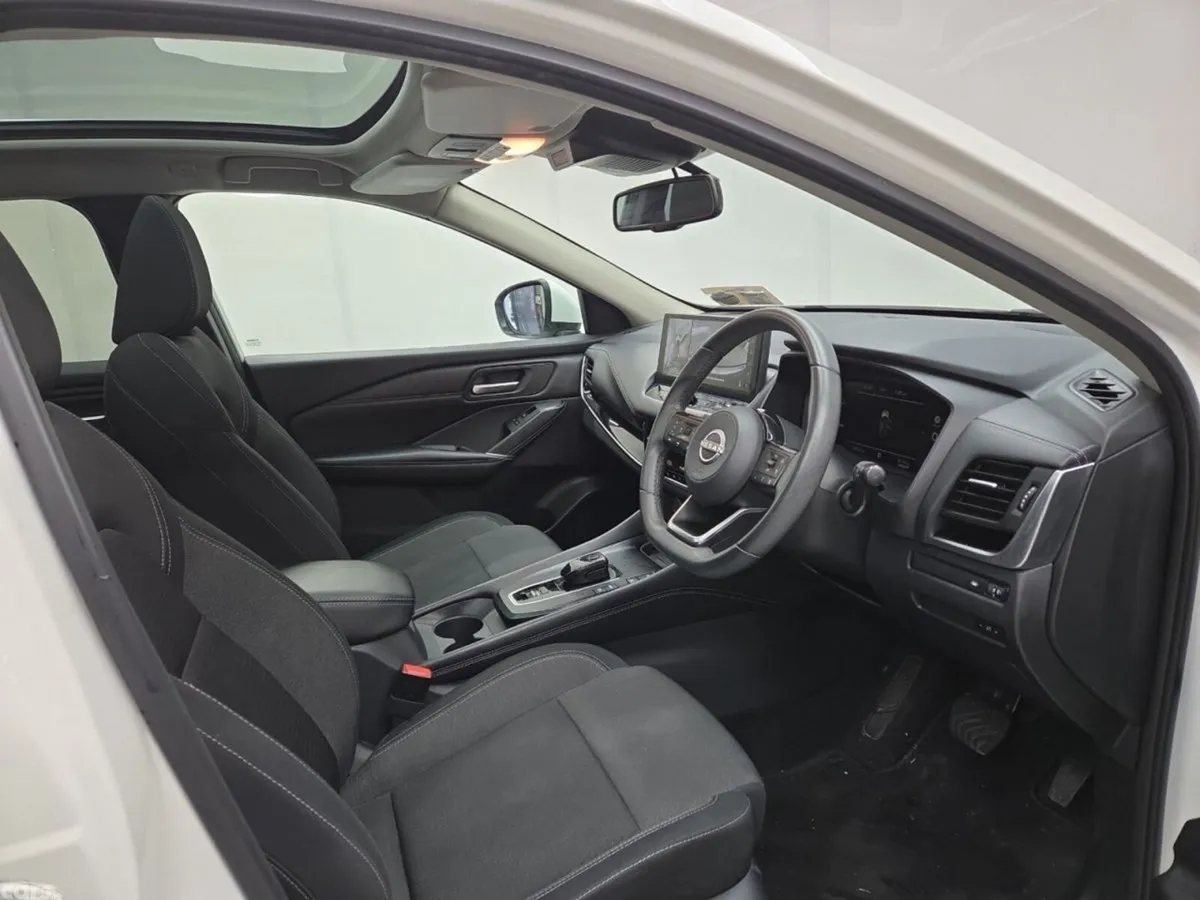 Nissan Qashqai MPV, Petrol Hybrid, 2023, White