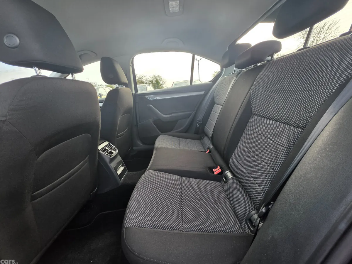 Skoda Octavia Saloon, Diesel, 2015, Black