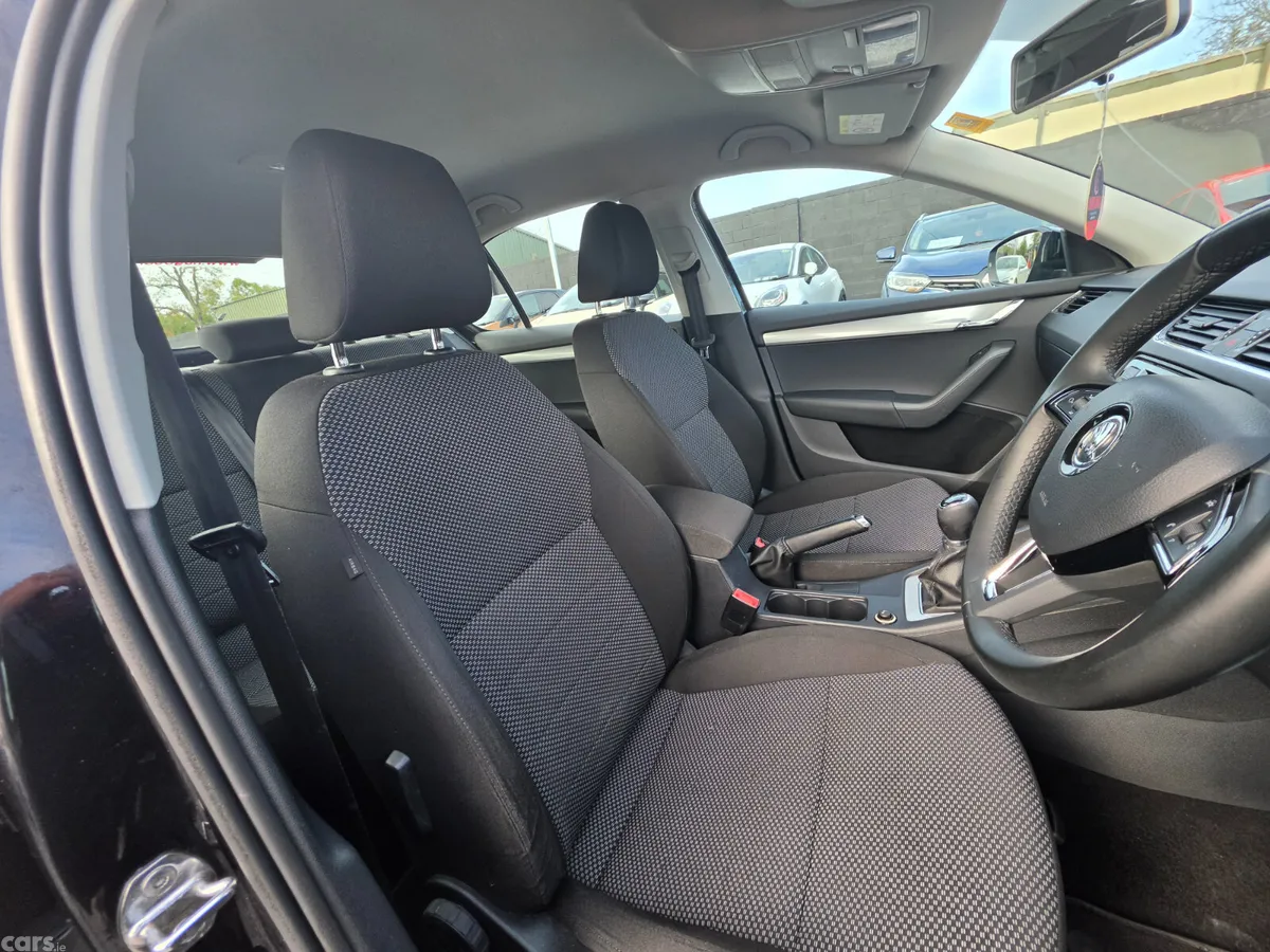 Skoda Octavia Saloon, Diesel, 2015, Black
