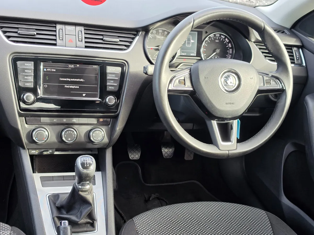 Skoda Octavia Saloon, Diesel, 2015, Black