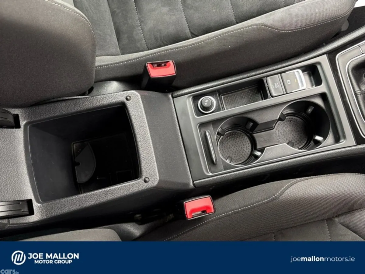 Volkswagen Golf Estate, Petrol, 2019, Red