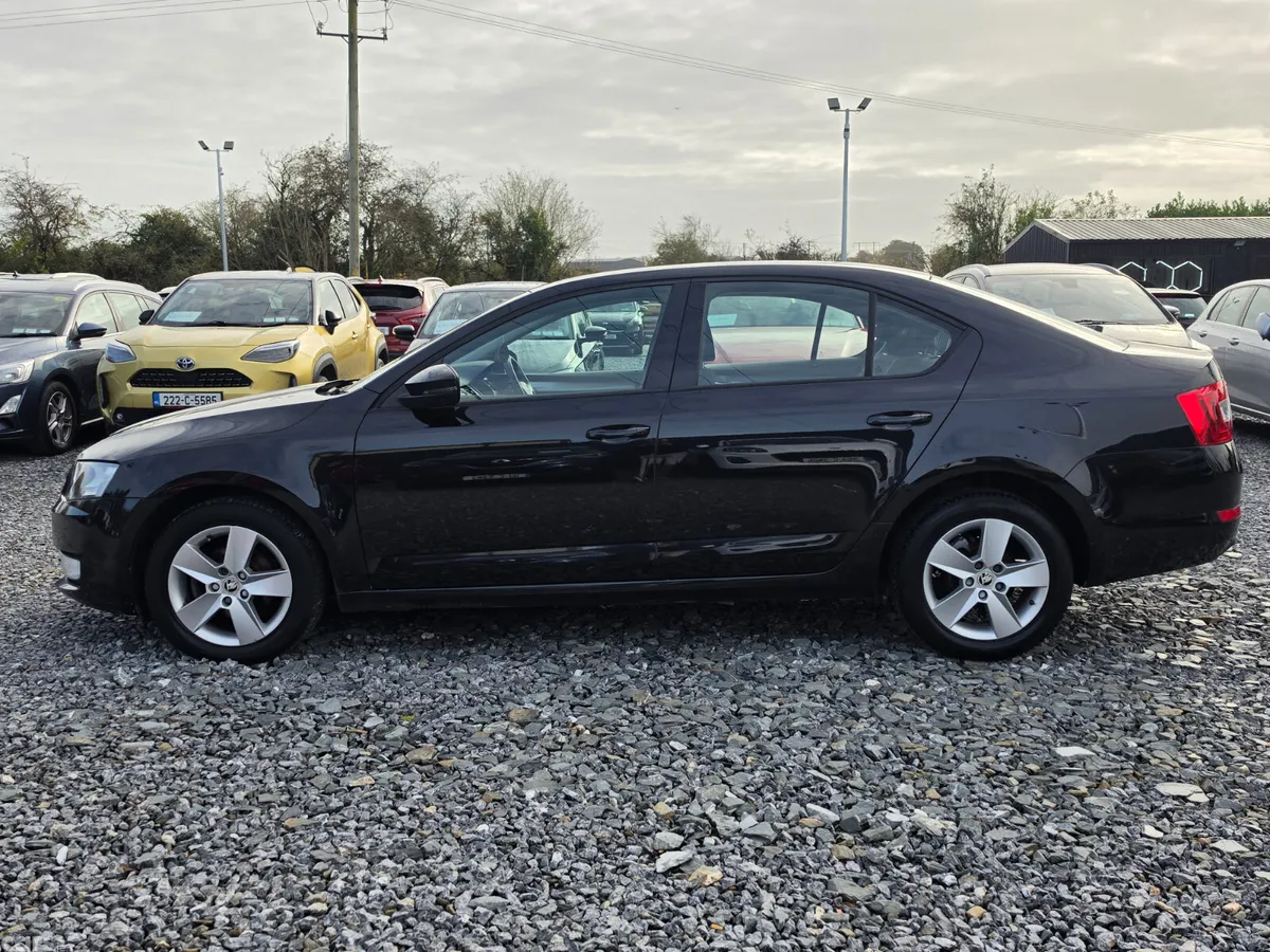 Skoda Octavia Saloon, Diesel, 2015, Black