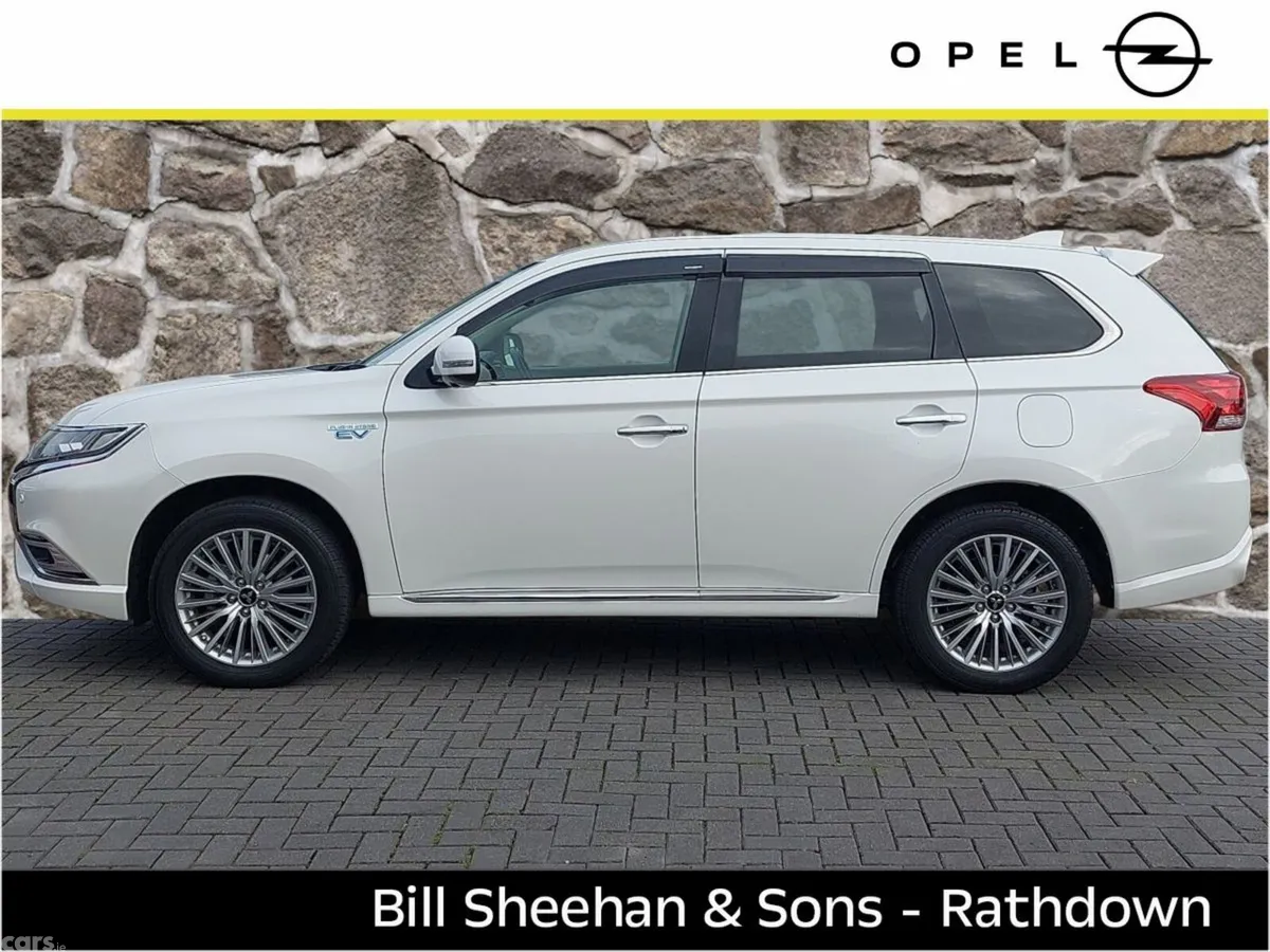 Mitsubishi Outlander SUV, Petrol Plug-in Hybrid, 2018, White