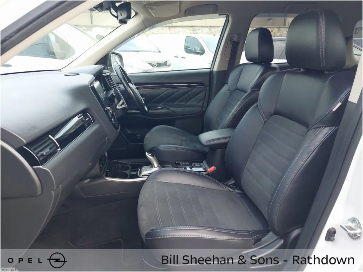 Mitsubishi Outlander SUV, Petrol Plug-in Hybrid, 2018, White
